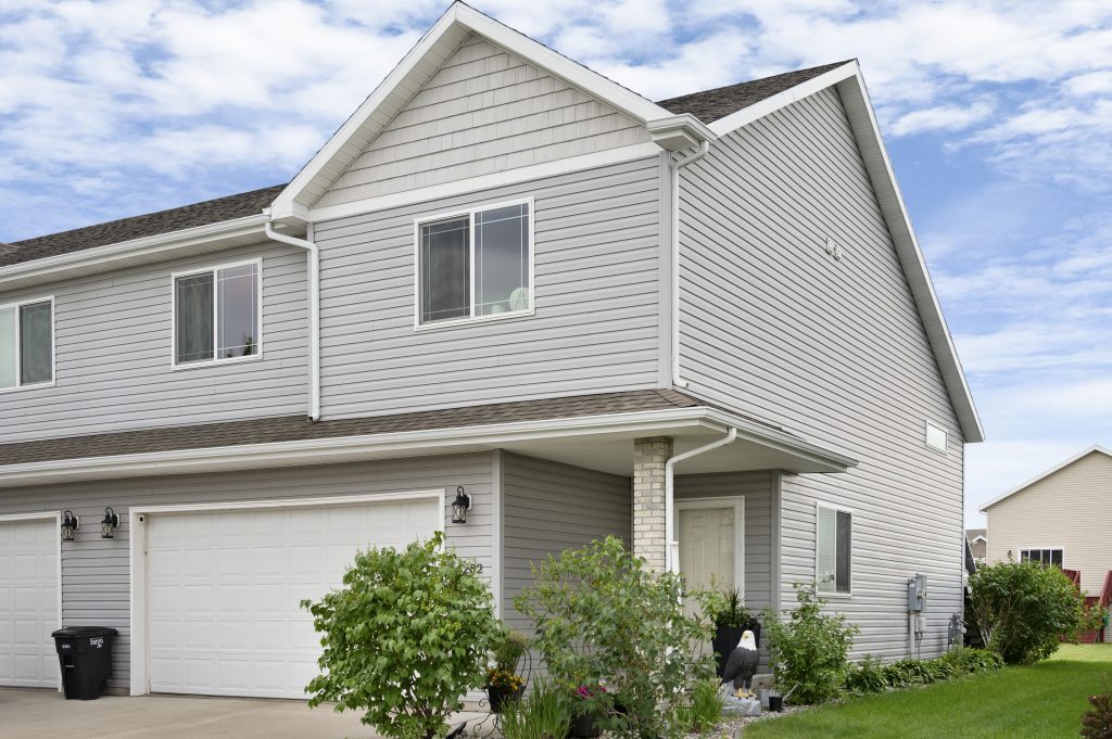 6252 55th Ave S , Fargo, ND 58104