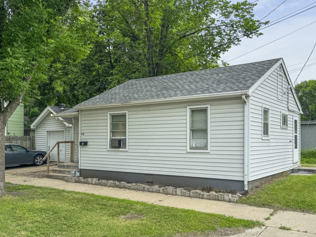 416 6th Ave N, Grand Forks, ND 58203