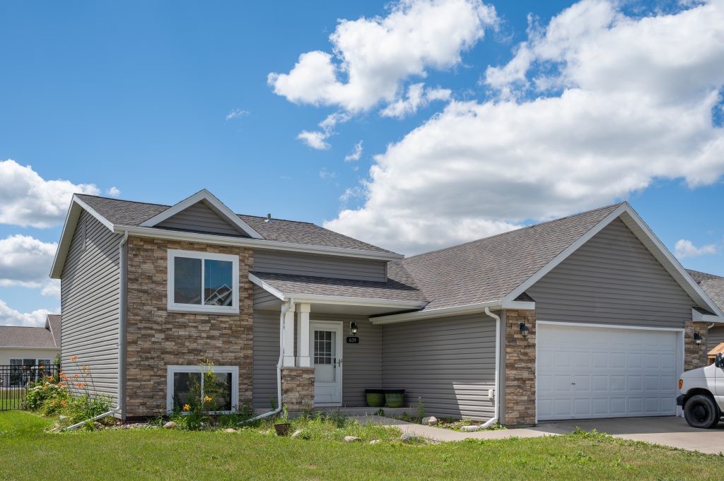 639 38th Ave E, West Fargo, ND 58078