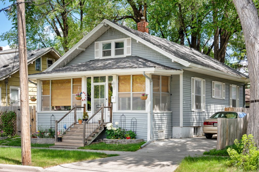 806 11th St S, Fargo, ND 58078
