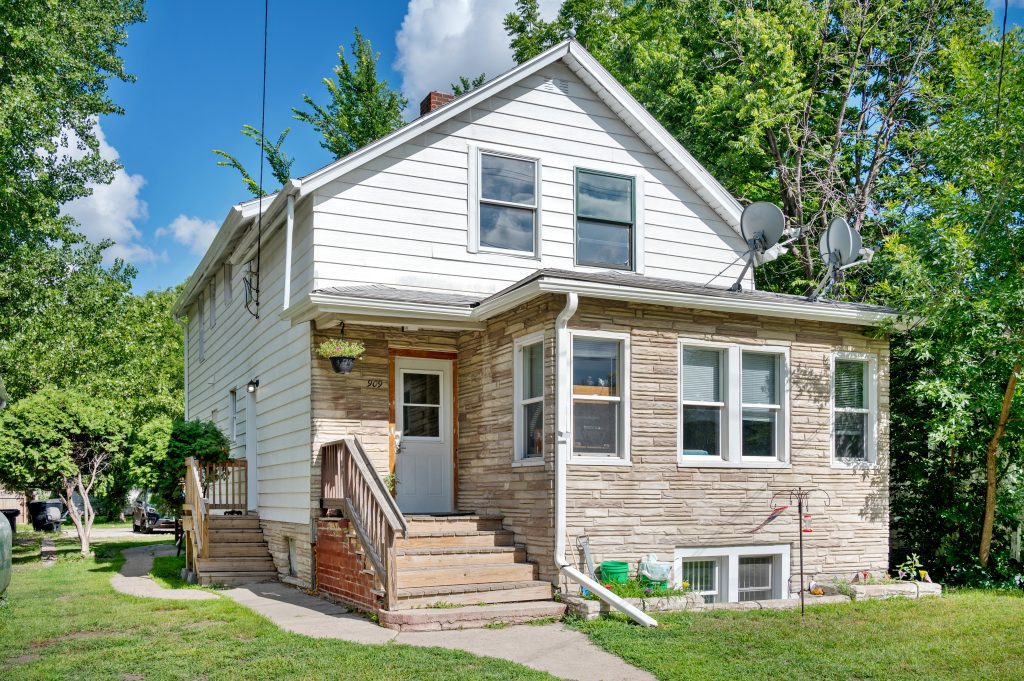 909 University Dr N , Fargo, ND 58102