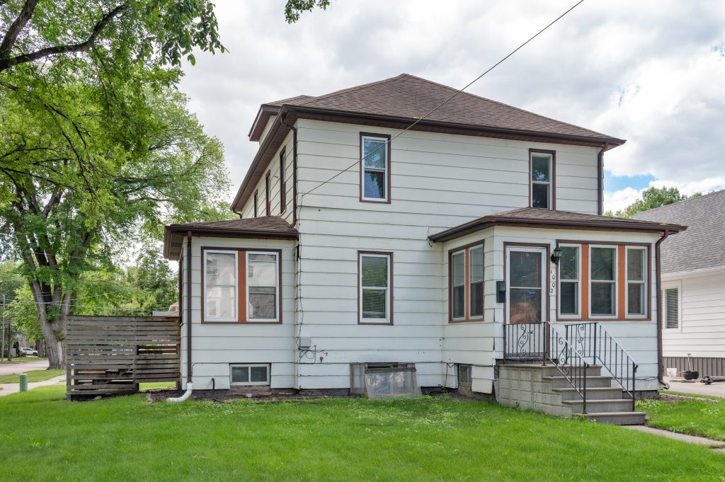 1002 N 11th St, Fargo, ND 58102
