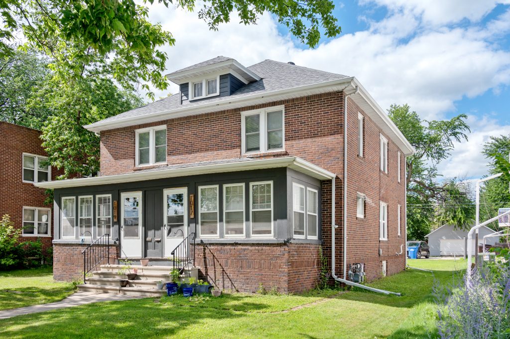 1017 7th Ave N, Fargo, ND 58102