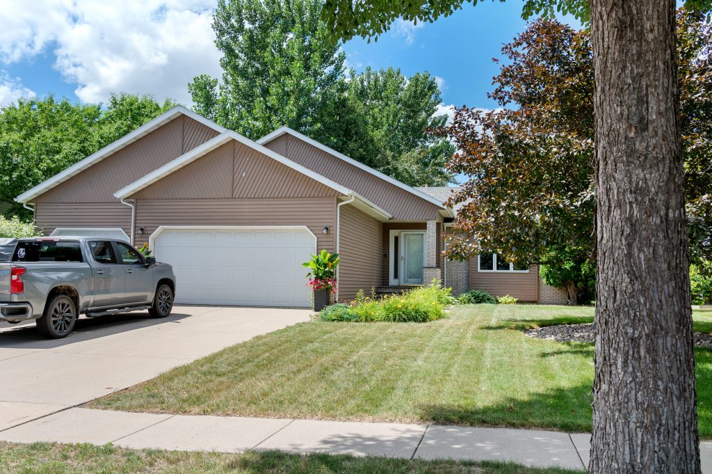 2501 S 32nd St, Fargo, ND 58103
