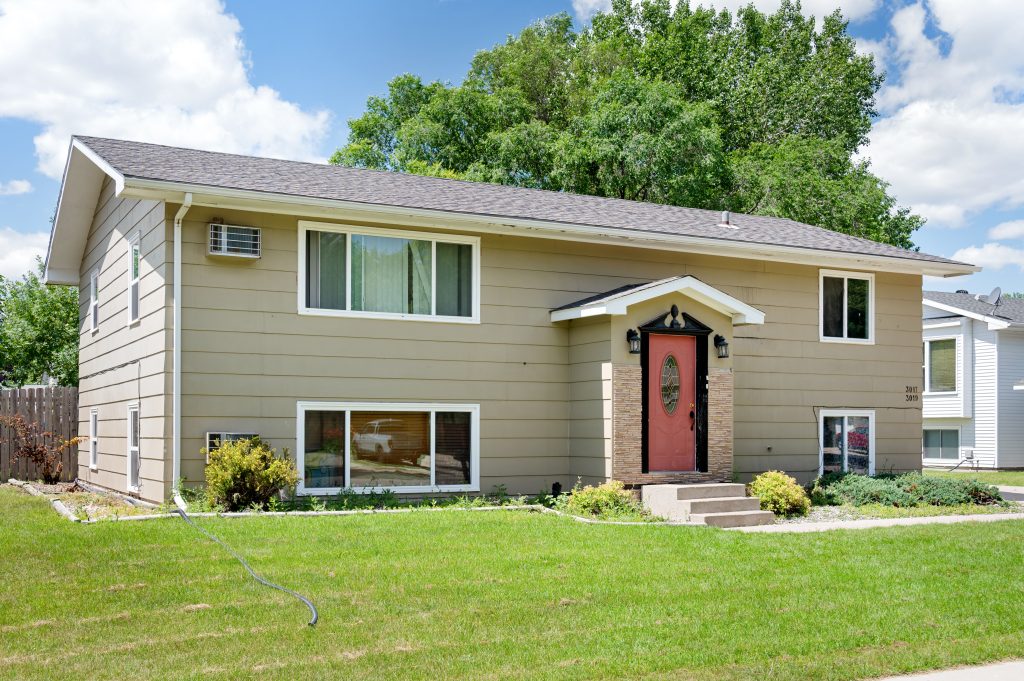 3017 S 18th St, Fargo, ND 58103