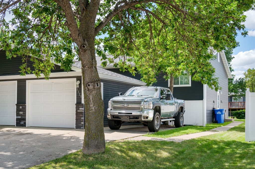3325 S 18th St, Fargo, ND 58103