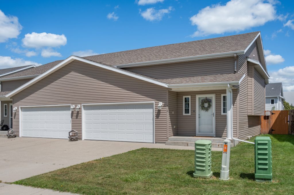 612 14th Ave E, West Fargo, ND 58078