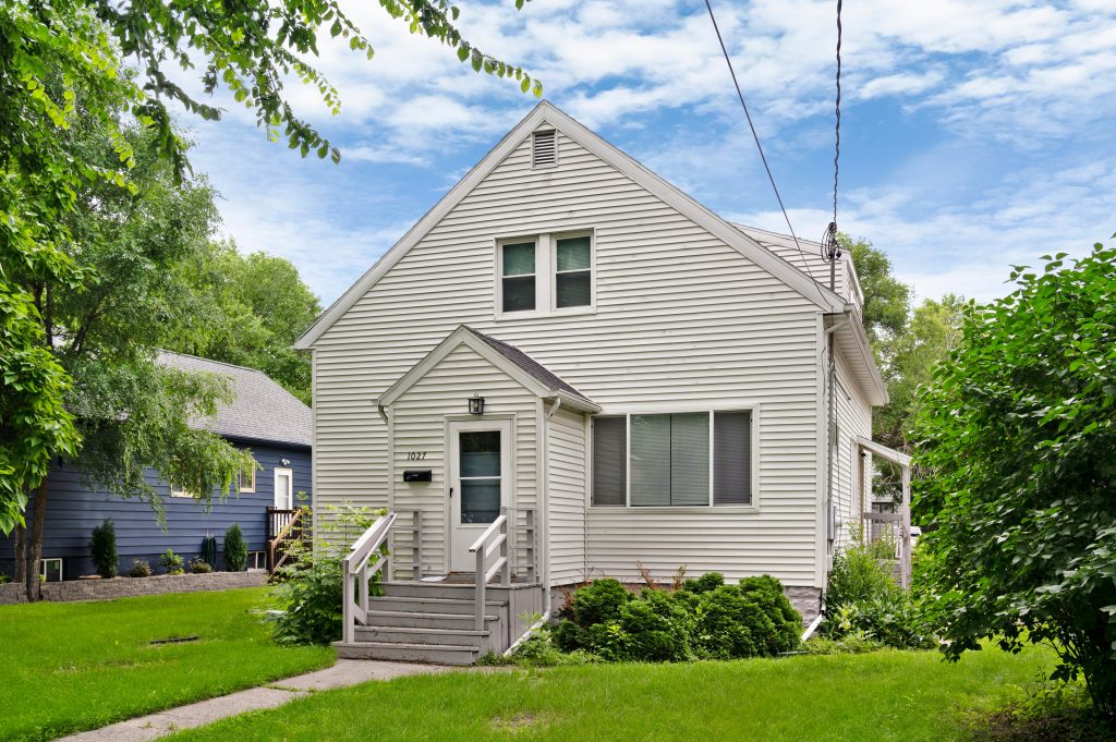 1027 College St N, Fargo, ND 58102