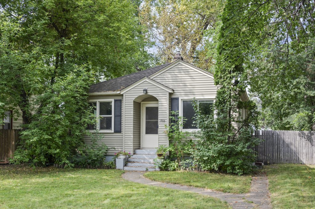 1906 University Ave, Grand Forks, ND 58203