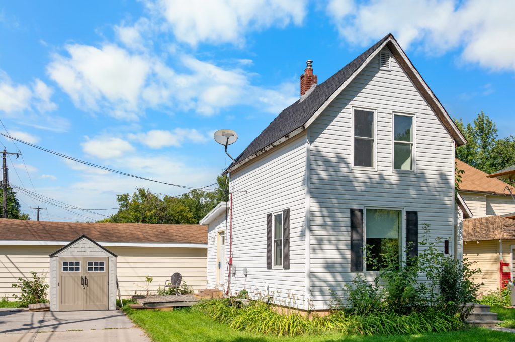 410 7th Ave S, Grand Forks, ND 58201
