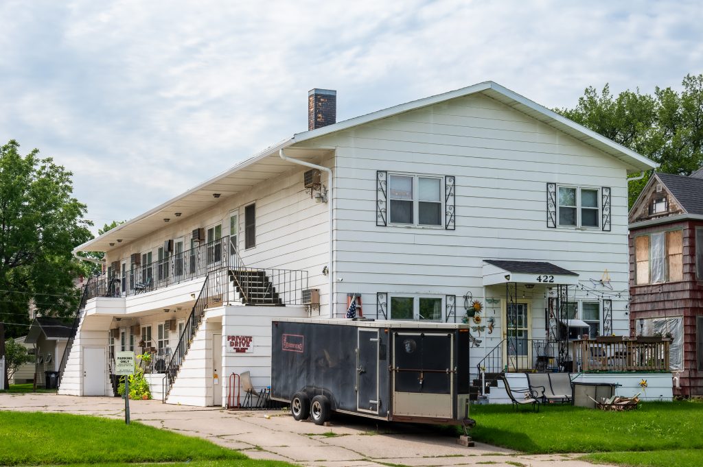 422 S 5th St , Grand Forks, ND 58201
