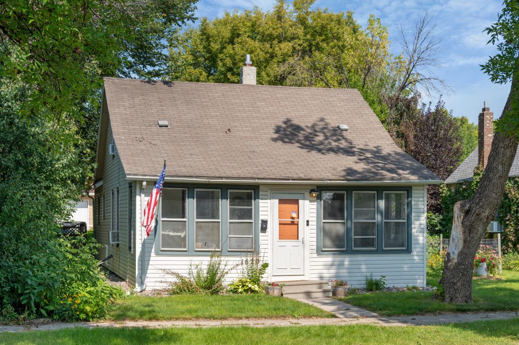 1620 1st Ave N, Grand Forks, ND 58203