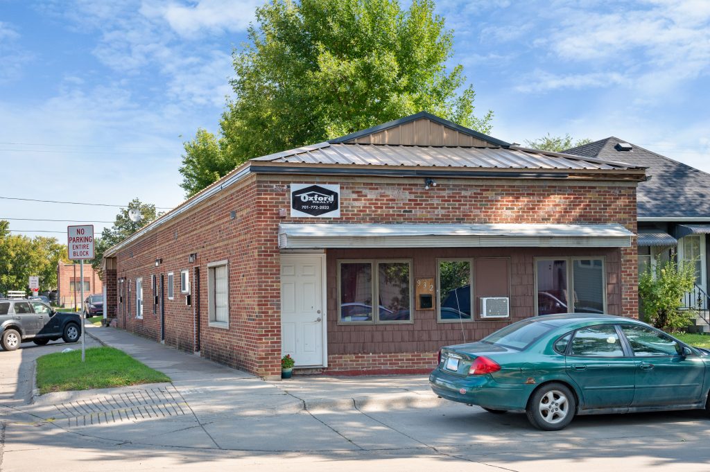 321 10th Ave N, Grand Forks, ND 58203