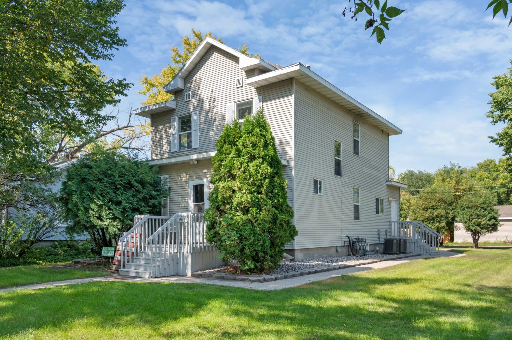 1916 Dyke Ave, Grand Forks, ND 58203