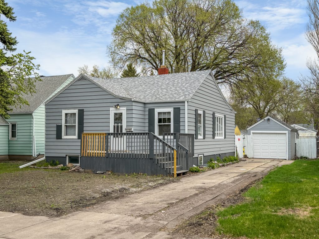 1405 Cherry St, Grand Forks, ND 58201