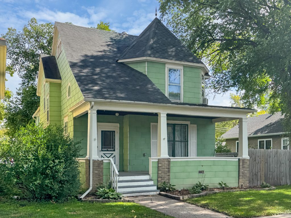 709 Chestnut St, Grand Forks, ND 58201