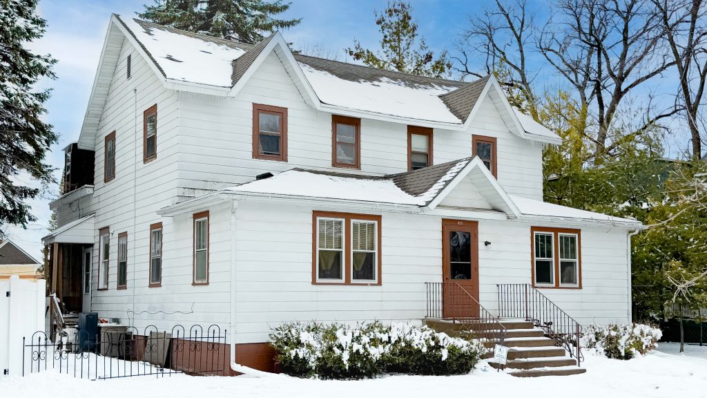 420 S 6th St, Grand Forks, ND 58201