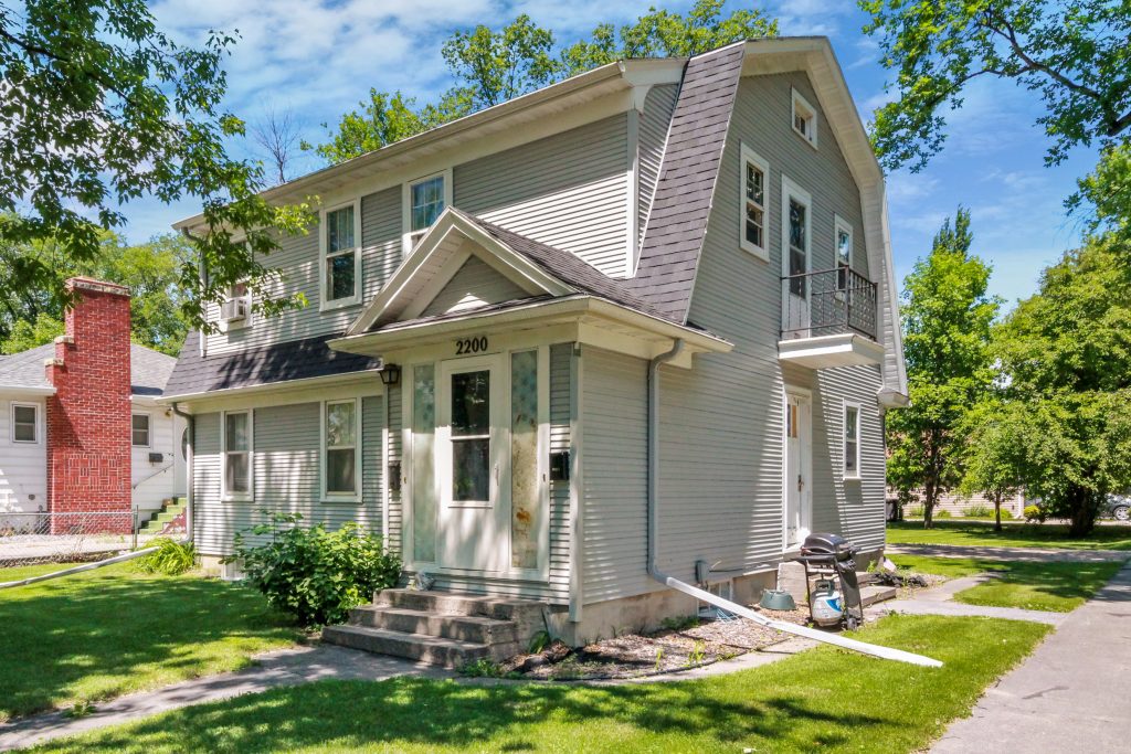 2200 4th Ave N , Grand Forks, ND 58203