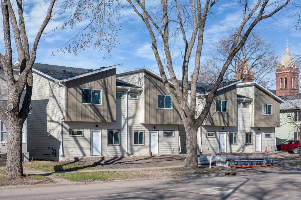 405 N 5th St B, Grand Forks, ND 58203