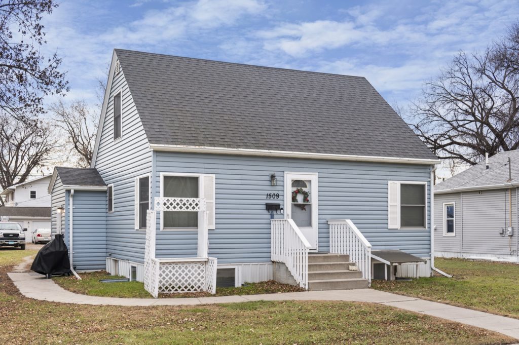 1509 1st Ave N #2, Grand Forks, ND 58203