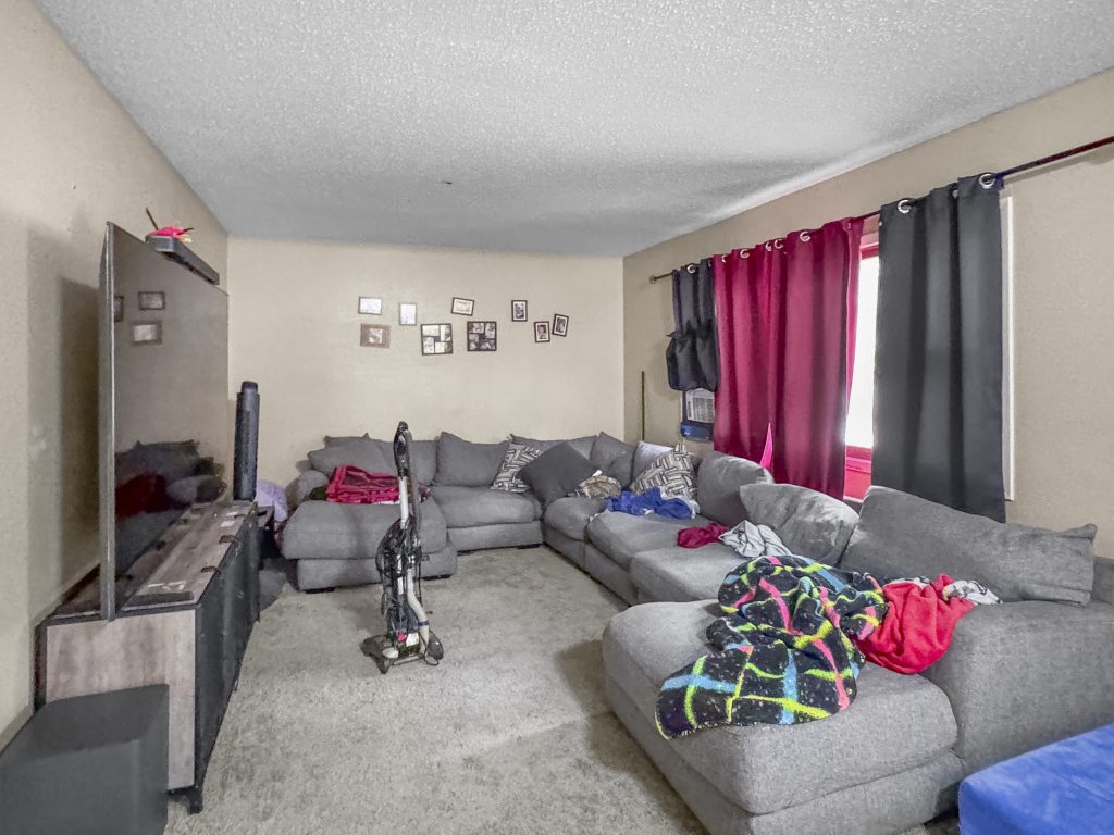 1115 N 20th St, Grand Forks, ND 58203