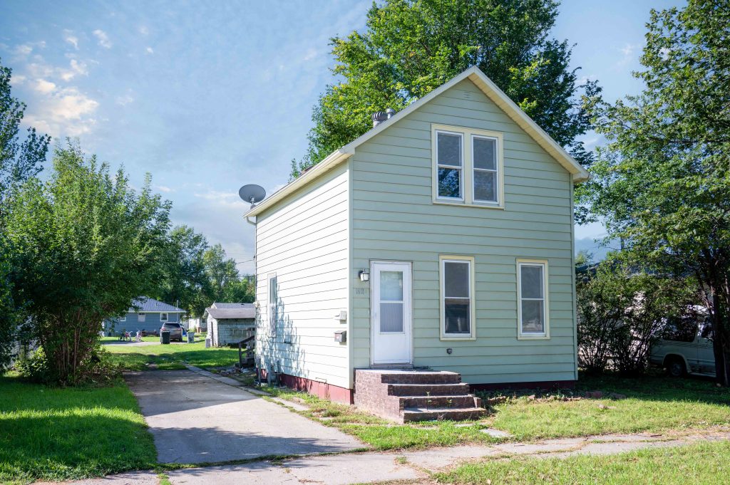 1611 8th Ave N, Grand Forks, ND 58203