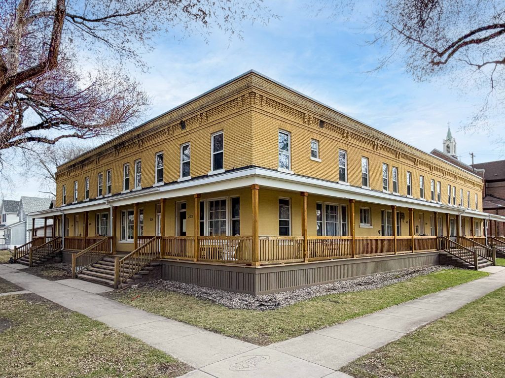 223 Chestnut St, Grand Forks, AL 58201