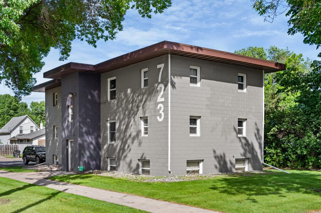 723 4th Ave N, Grand Forks, ND 58203