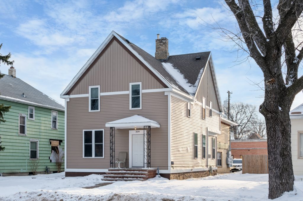 309 N 5th St: 1-beds, Grand Forks, ND 58203