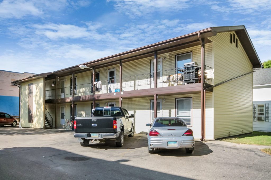311 N 8th St, Grand Forks, ND 58203
