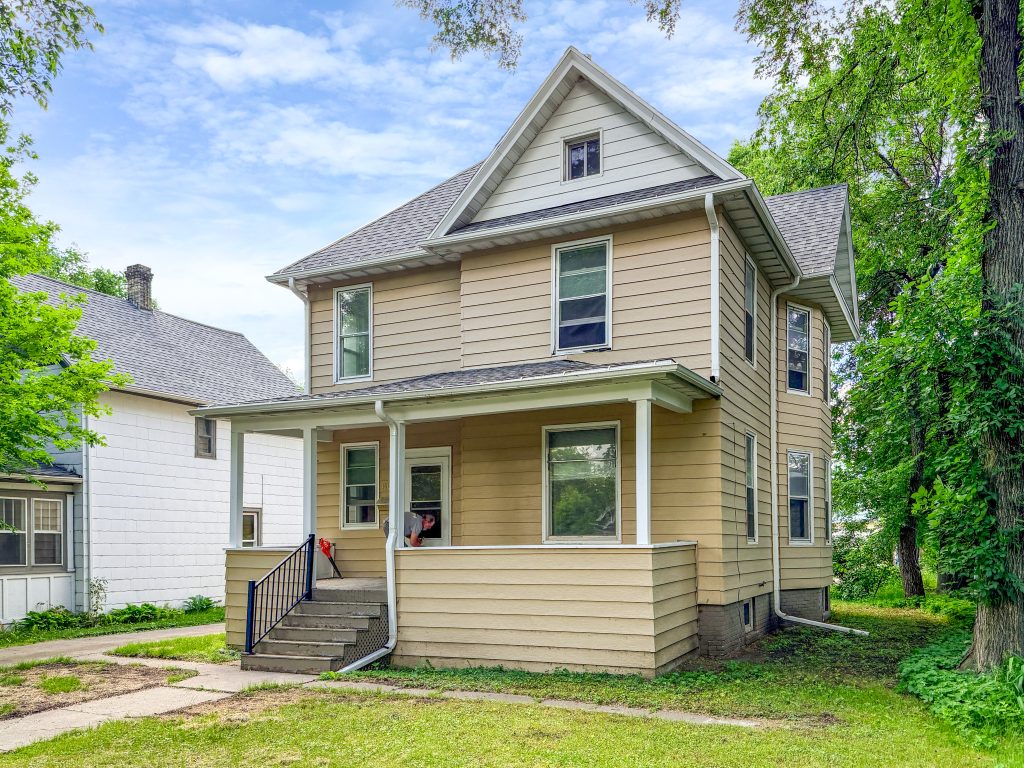 1509 University Ave, Grand Forks, ND 58203