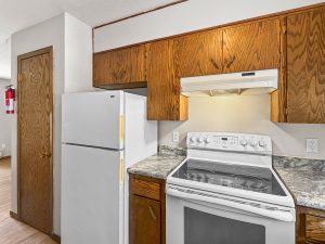 Upper-level, corner unit Photo 6