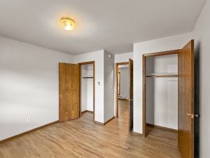 Upper-level, corner unit Photo 8