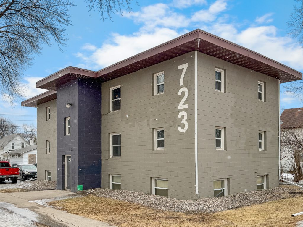 723 4th Ave N, Grand Forks, ND 58203