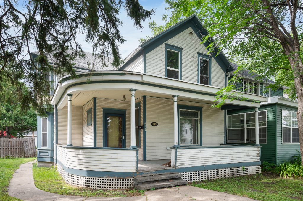 413 N 4th St, Grand Forks, ND 58203
