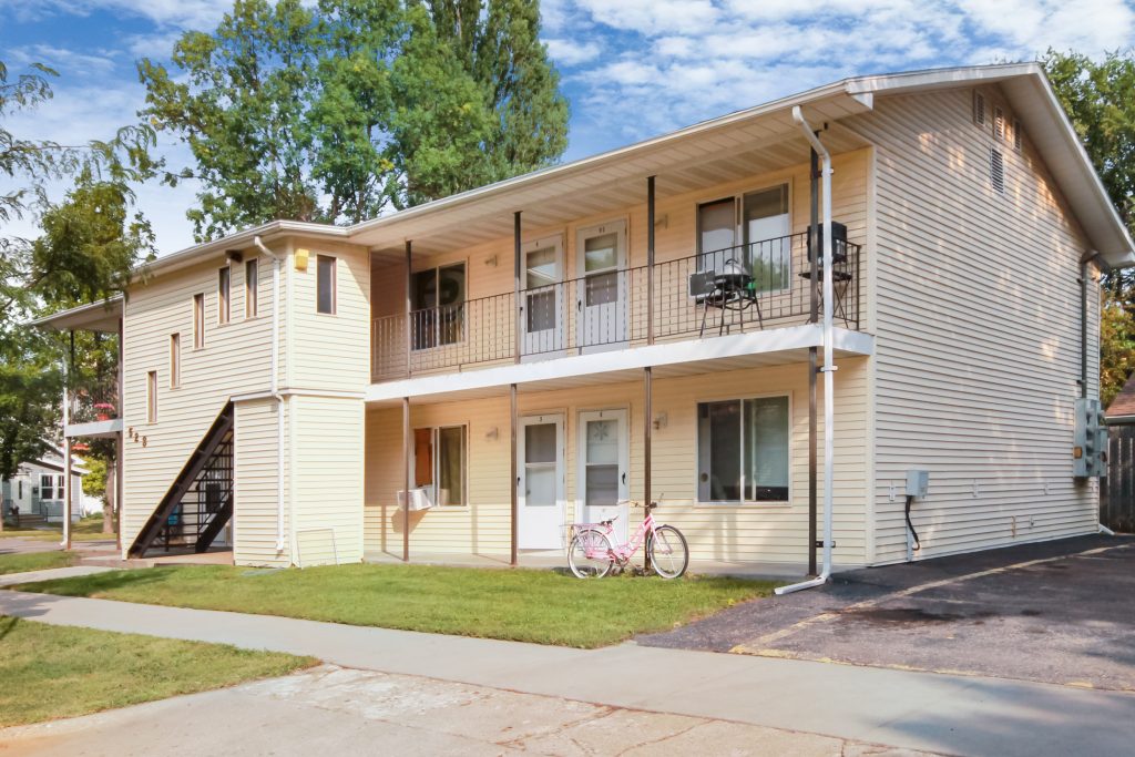 523 N 7th St, Grand Forks, ND 58203