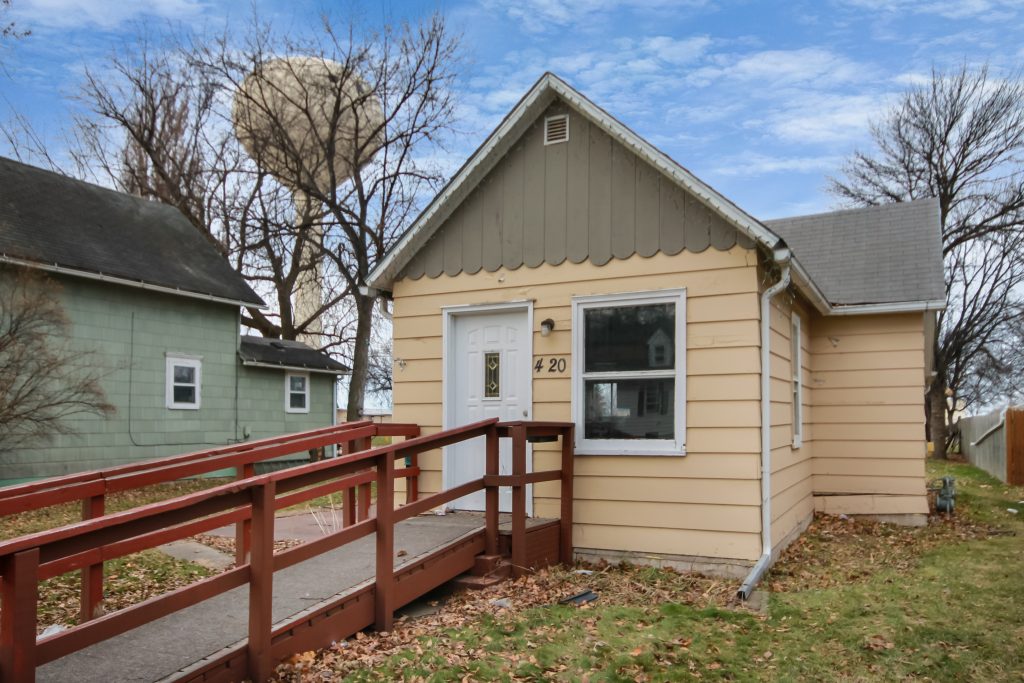 420 S 9th St, Grand Forks, ND 58201