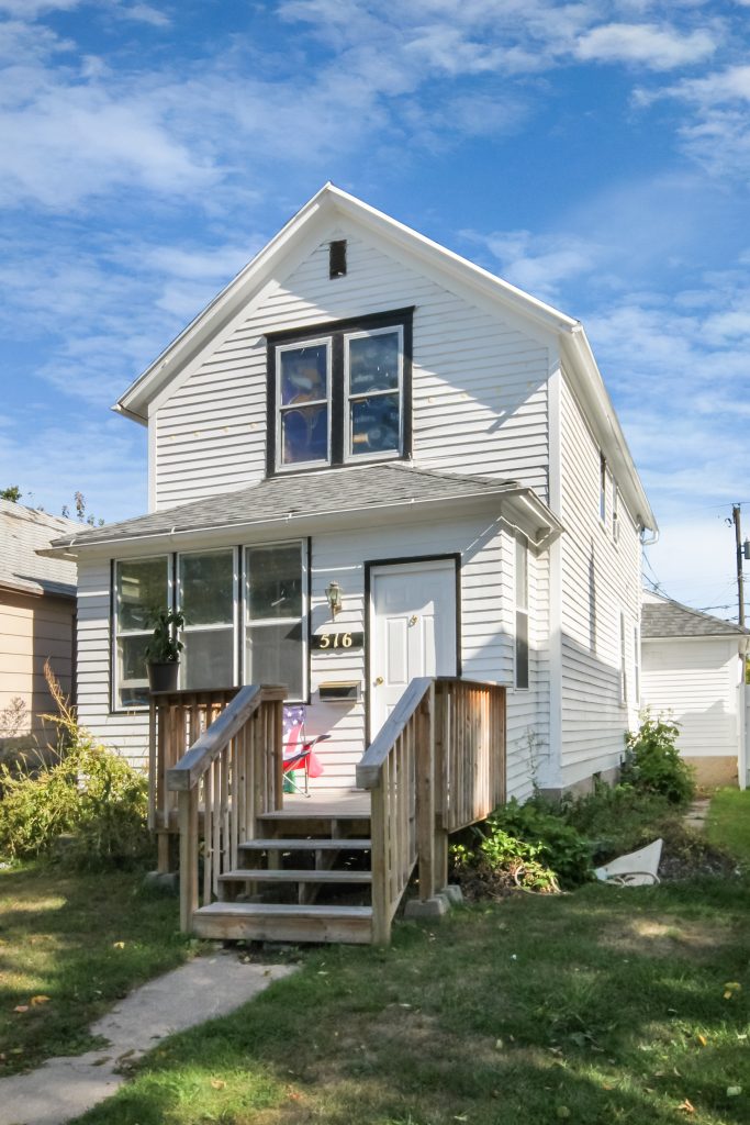516 N 4th St, Grand Forks, ND 58203