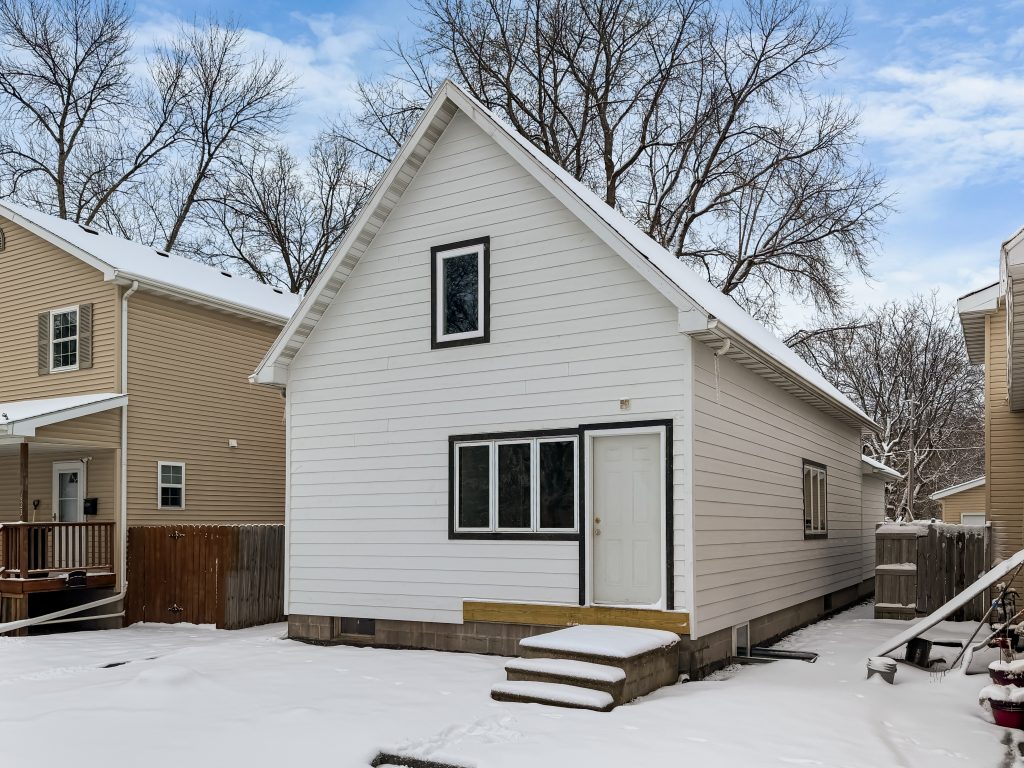 627 4th Ave S, Grand Forks, ND 58201