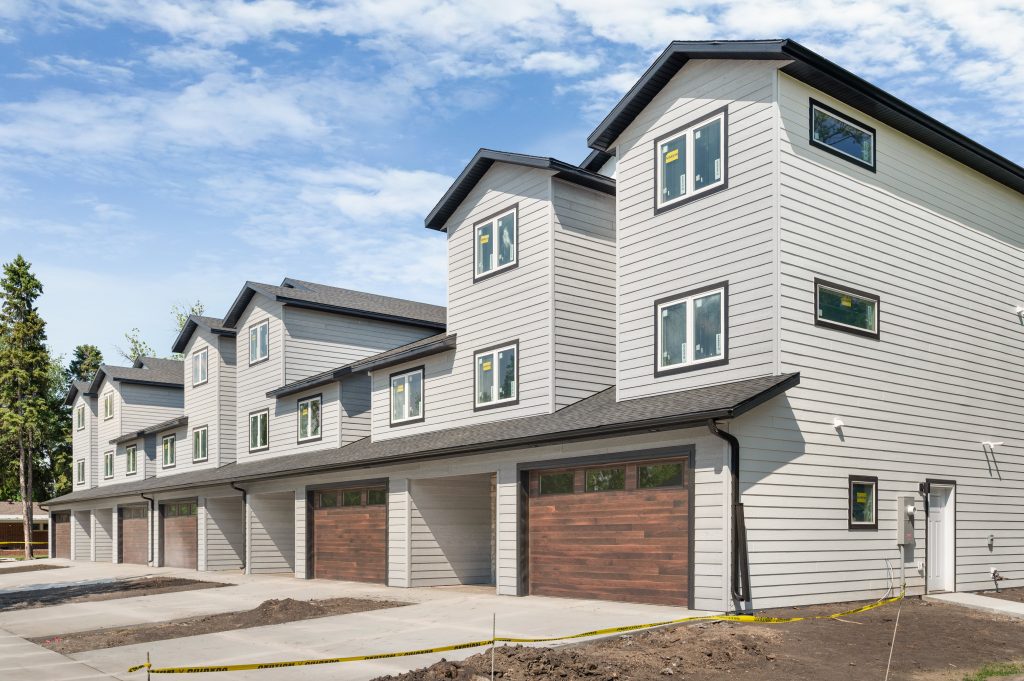 516 Cambridge St, Grand Forks, ND 58203