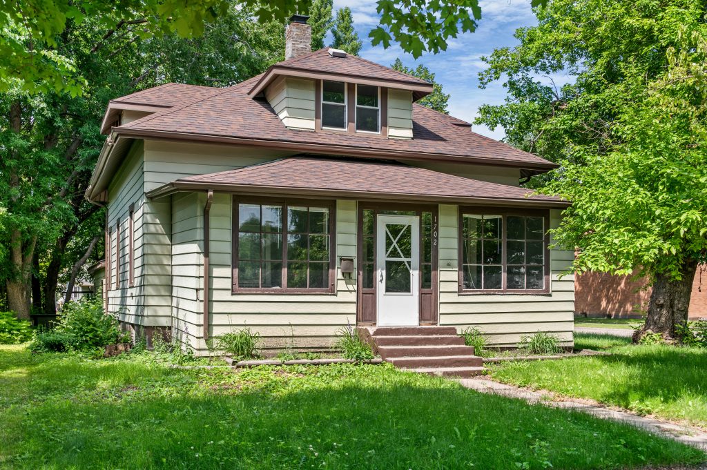 1702 4th Ave N, Grand Forks, ND 58203