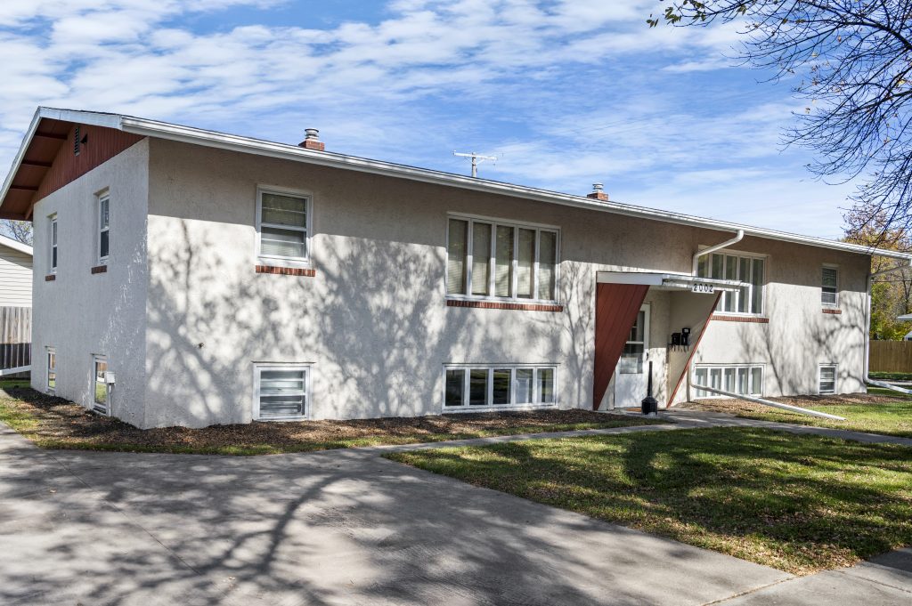 2002 10th Ave N #3, Grand Forks, ND 58203