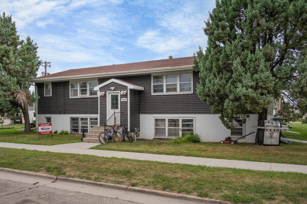 1204 9th Ave S, Grand Forks, ND 58201