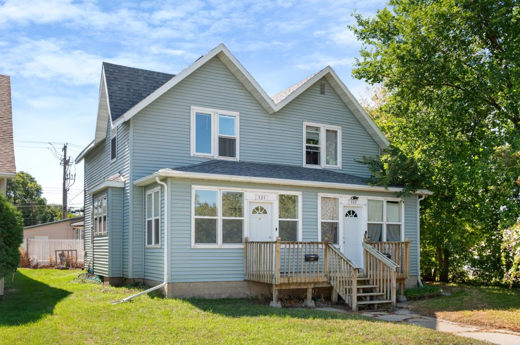 321 N 3rd St, Grand Forks, ND 58203